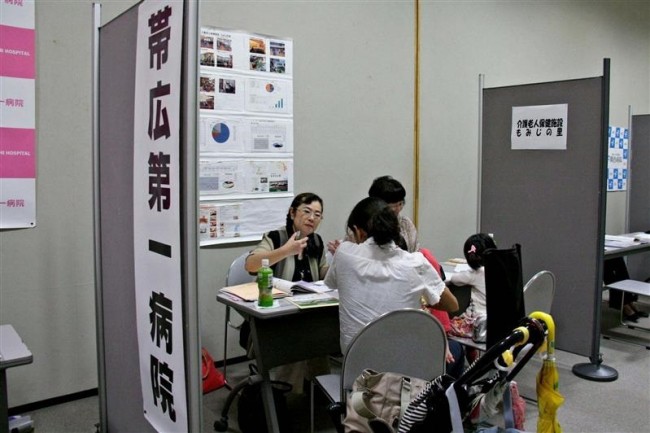 看護師不足の解消へ面接会
