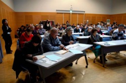 ８０人が脳力テストに挑戦