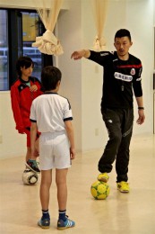 元Ｊリーガーに学ぶ　帯広整形でサッカー教室